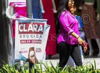 Basura electoral enmarca la campaña de Clara Brugada