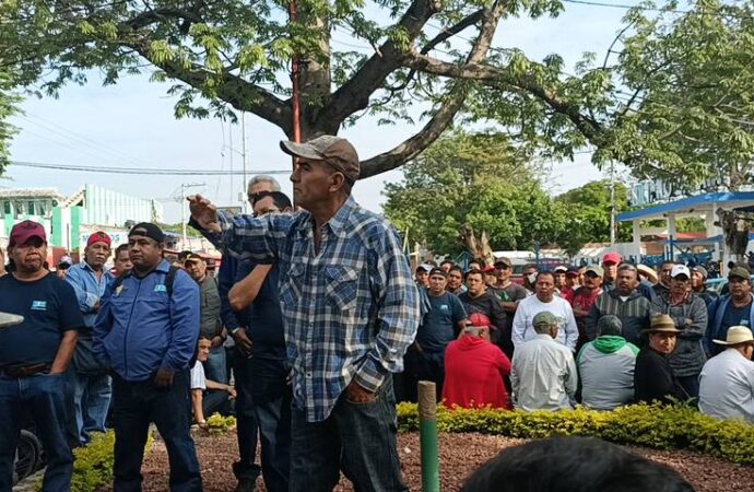 Vecinos de Cuernavaca bloquean Avenida Emiliano Zapata por falta de agua