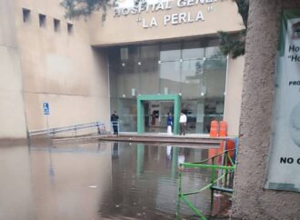 Intensas lluvias afectan el interior de Hospital General La Perla en Nezahualcóyotl