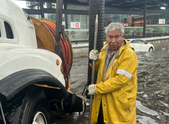 Caos vial: L1 del Metrobús suspende servicio por inundación en Insurgentes