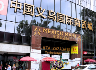 Se mudan a otro centro comercial en Izazaga, comerciantes de plaza china clausurada