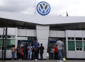 Trabajadores de VW Puebla del grupo 8 enfrentan decisión crucial sobre el preacuerdo salarial