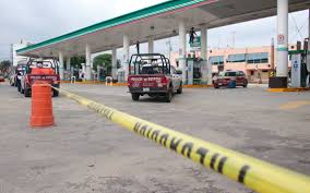 Hombre le dispara a su expareja en una gasolinera de Puebla