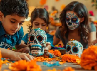 Ofrenda Monumental en el Zócalo CDMX con una chinampa gigante y miles de flores de cempasúchil