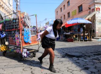 Comerciantes del centro histórico de Puebla piden solucionar invasión de informales