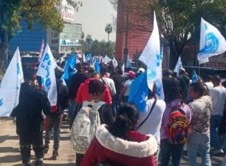 Manifestantes bloquearon los carriles laterales de Periférico Norte